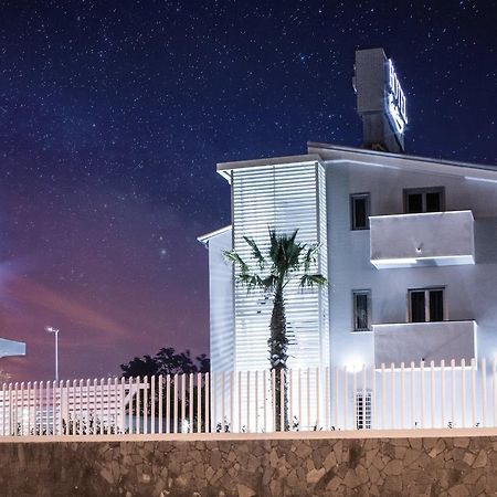 Hotel Cristian Giugliano In Campania Bagian luar foto
