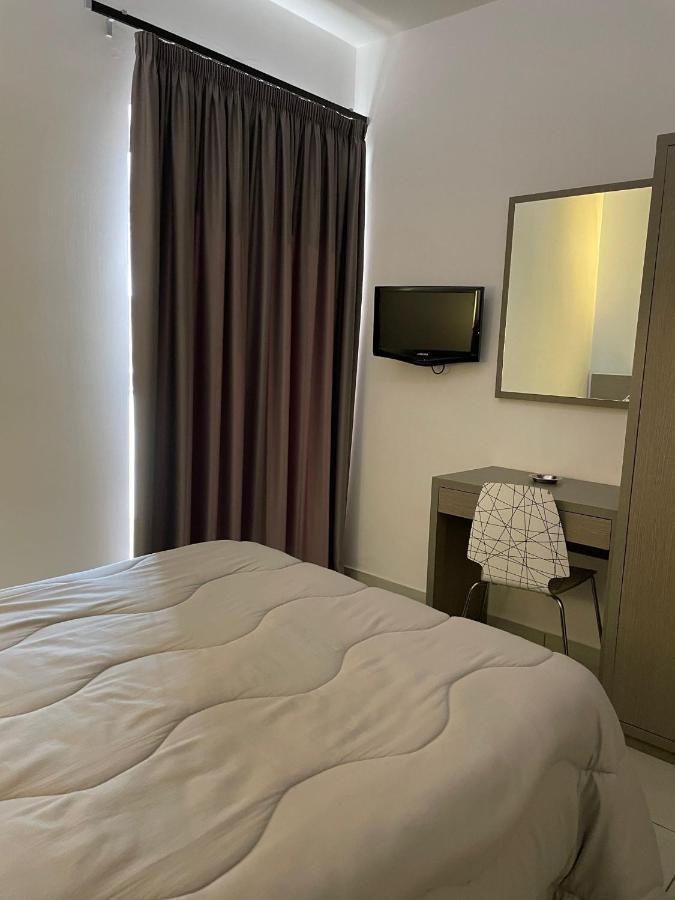 Hotel Cristian Giugliano In Campania Bagian luar foto