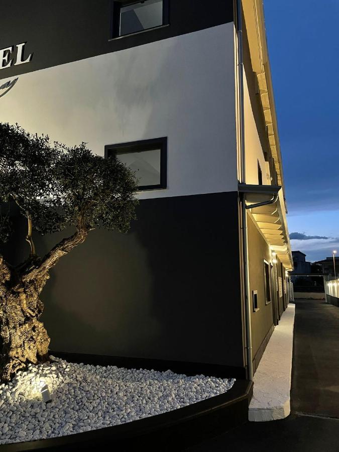Hotel Cristian Giugliano In Campania Bagian luar foto