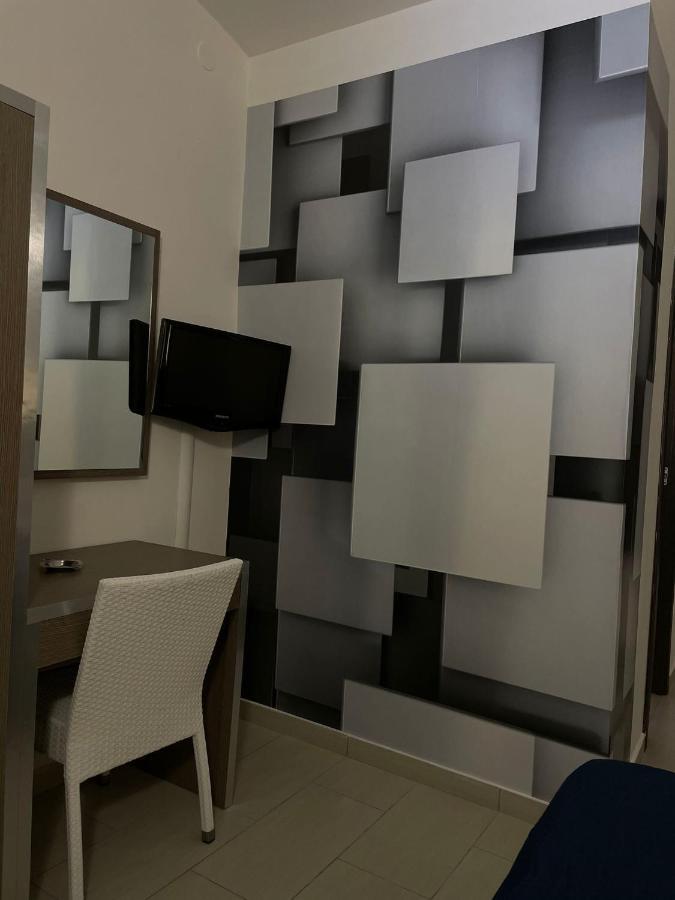 Hotel Cristian Giugliano In Campania Bagian luar foto
