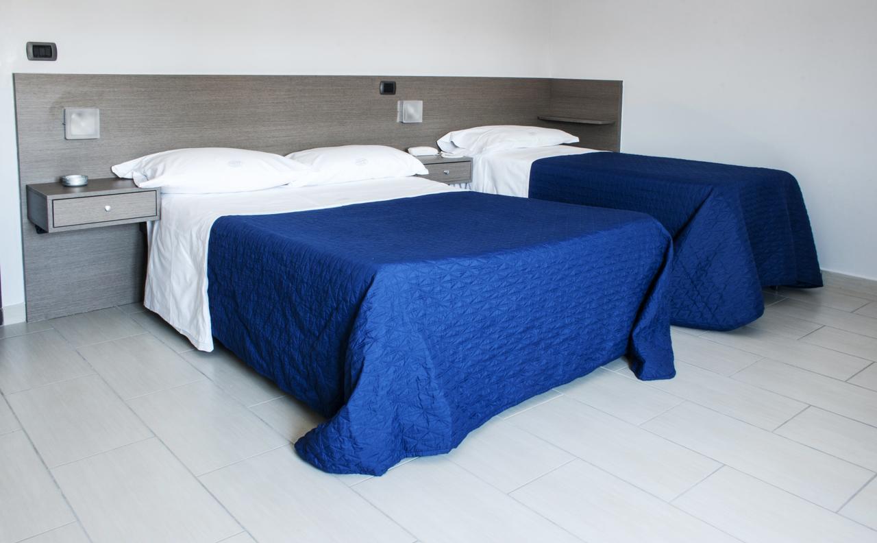 Hotel Cristian Giugliano In Campania Bagian luar foto